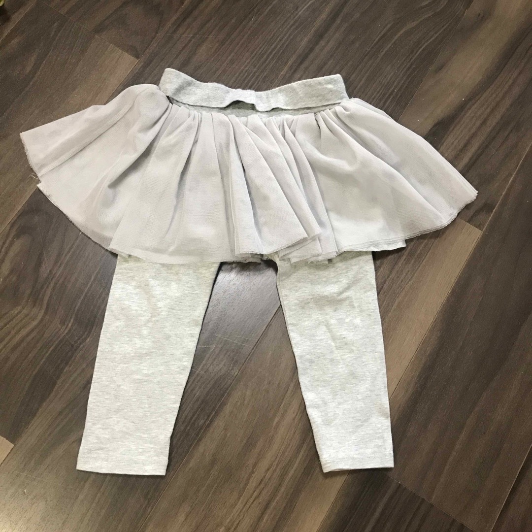 babyGAP(ベビーギャップ)のギャップ　スカッツ　グレー キッズ/ベビー/マタニティのキッズ服女の子用(90cm~)(スカート)の商品写真