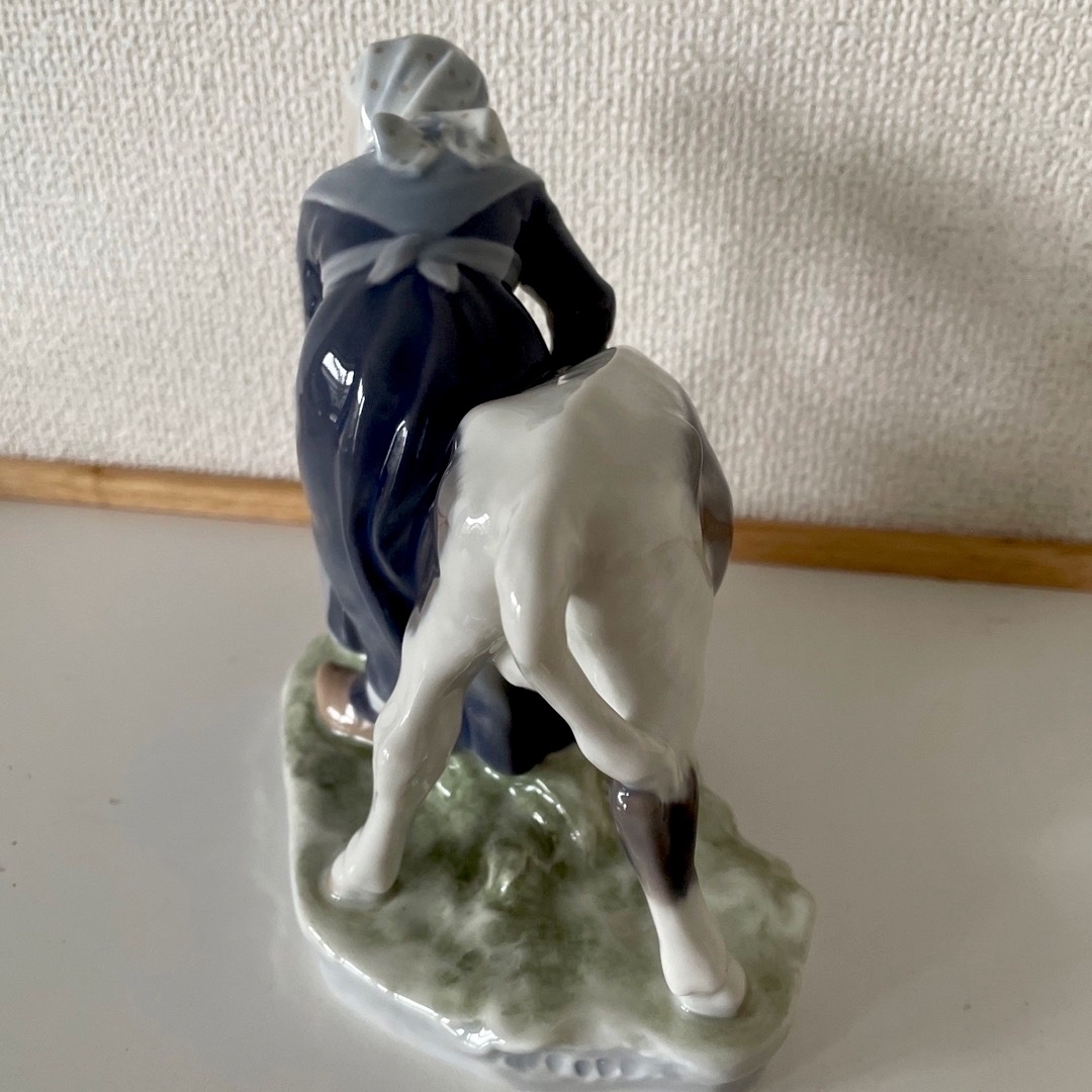 Girl with calf・綺麗・１９３６年・１６cm×１７cm×１０cm