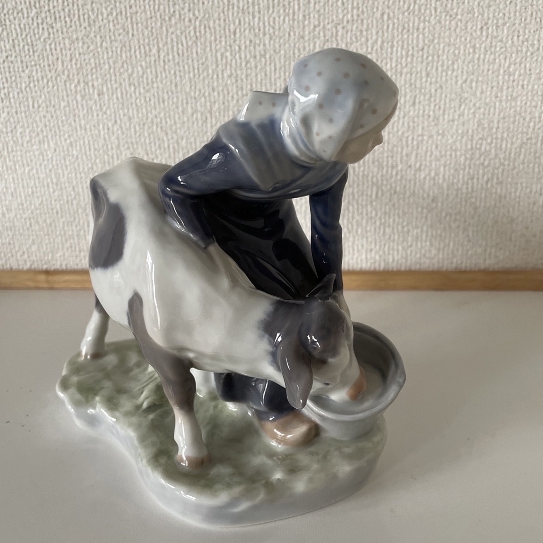 Girl with calf・綺麗・１９３６年・１６cm×１７cm×１０cm