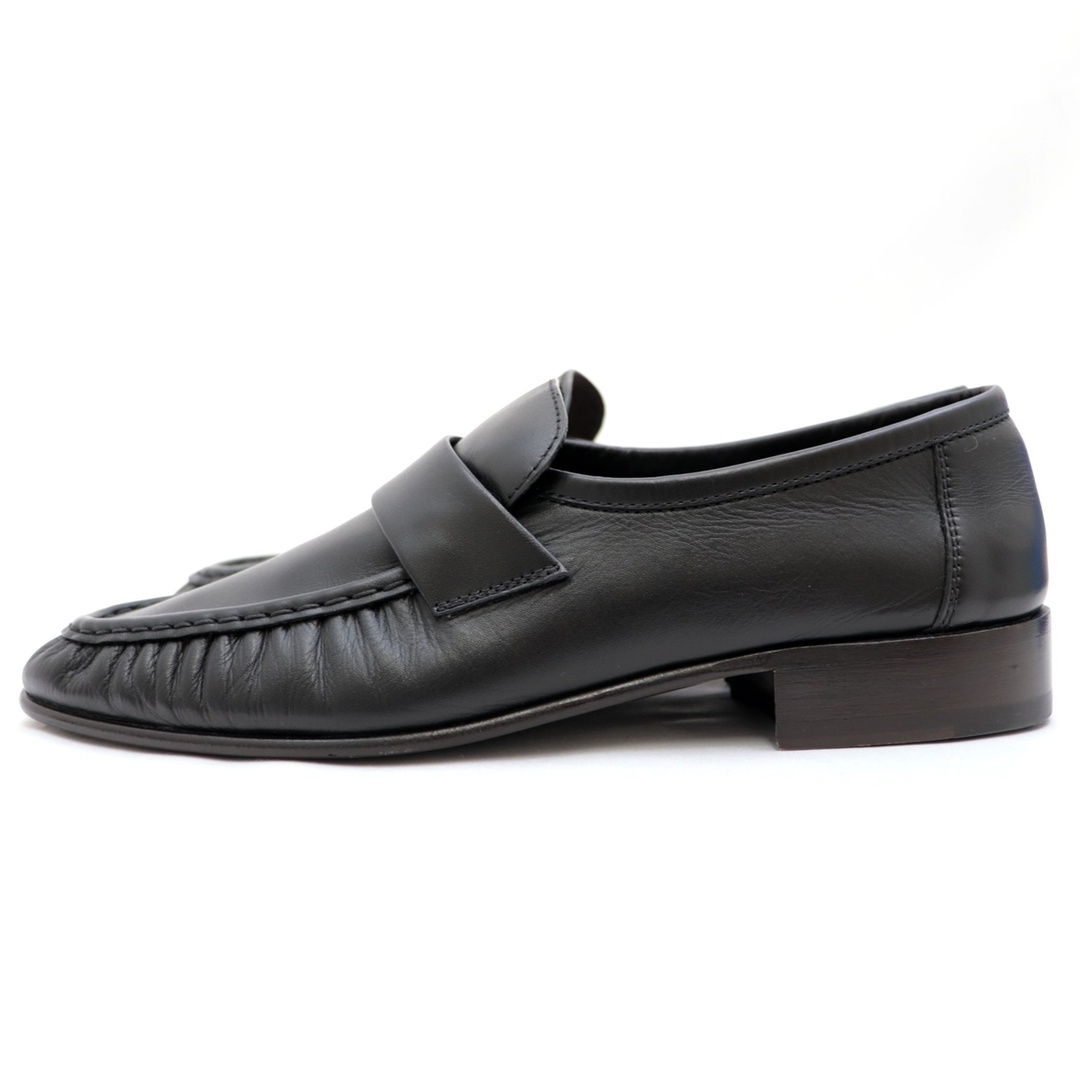 新品同様 THE ROW ザロウ SOFT LOAFER ソフトレザー ローファー レディース 黒 37 カーフスキン ハンドメイド レディースの靴/シューズ(ローファー/革靴)の商品写真