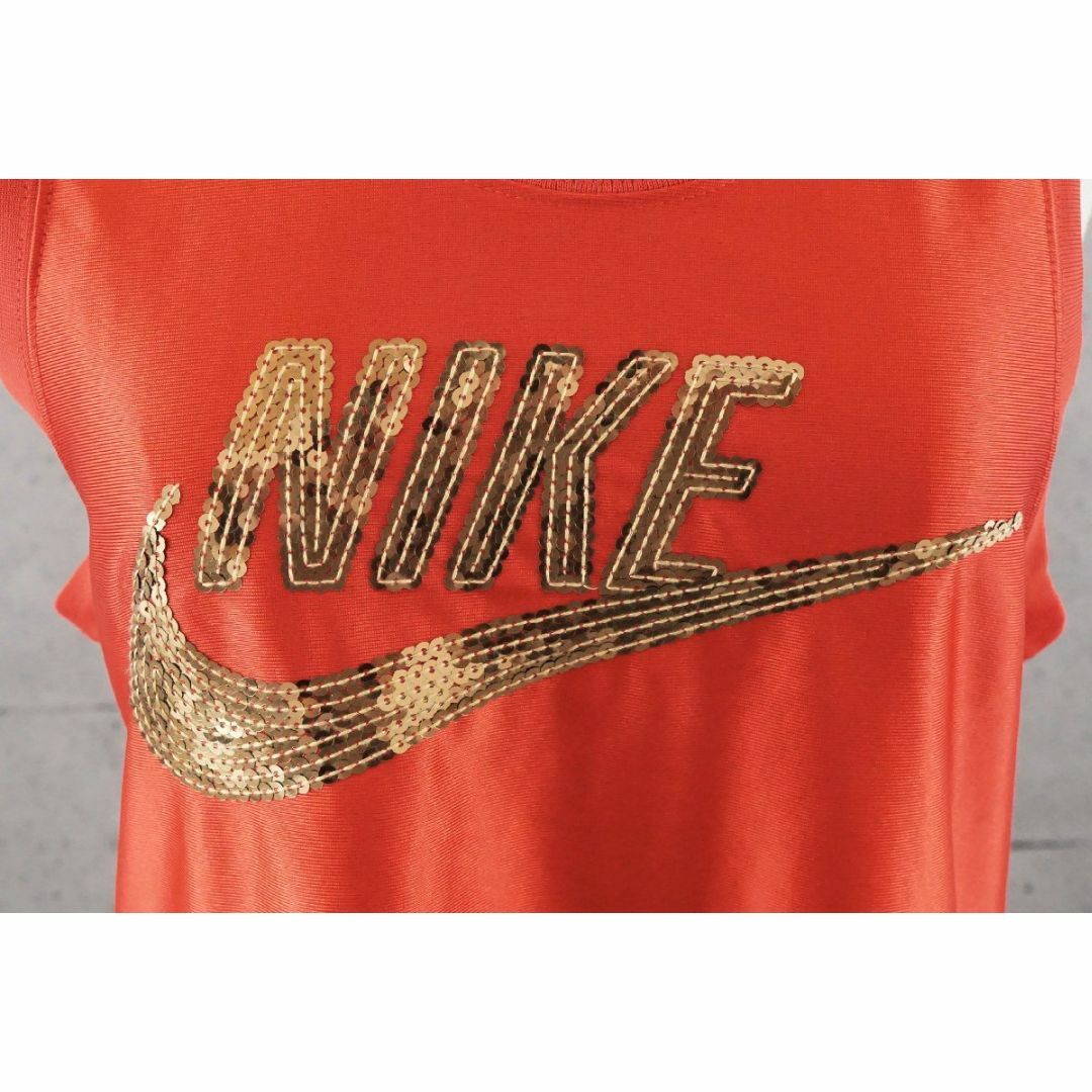 NIKE(ナイキ)のナイキ スパンコール ロゴ タンクトップ レッド/ゴールド サイズS レディースのトップス(Tシャツ(半袖/袖なし))の商品写真