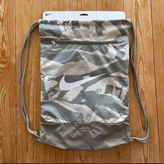 ナイキ(NIKE)の【新品未使用】ナイキ ブラジリア プリンテッド トレーニングジムサック　18L(その他)