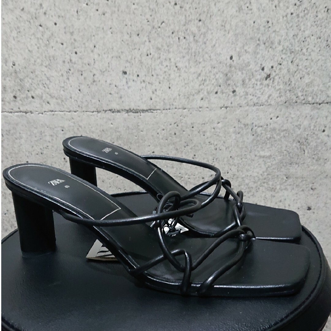ZARA(ザラ)のZARA チューブラー ストラップヒールサンダル レディースの靴/シューズ(サンダル)の商品写真