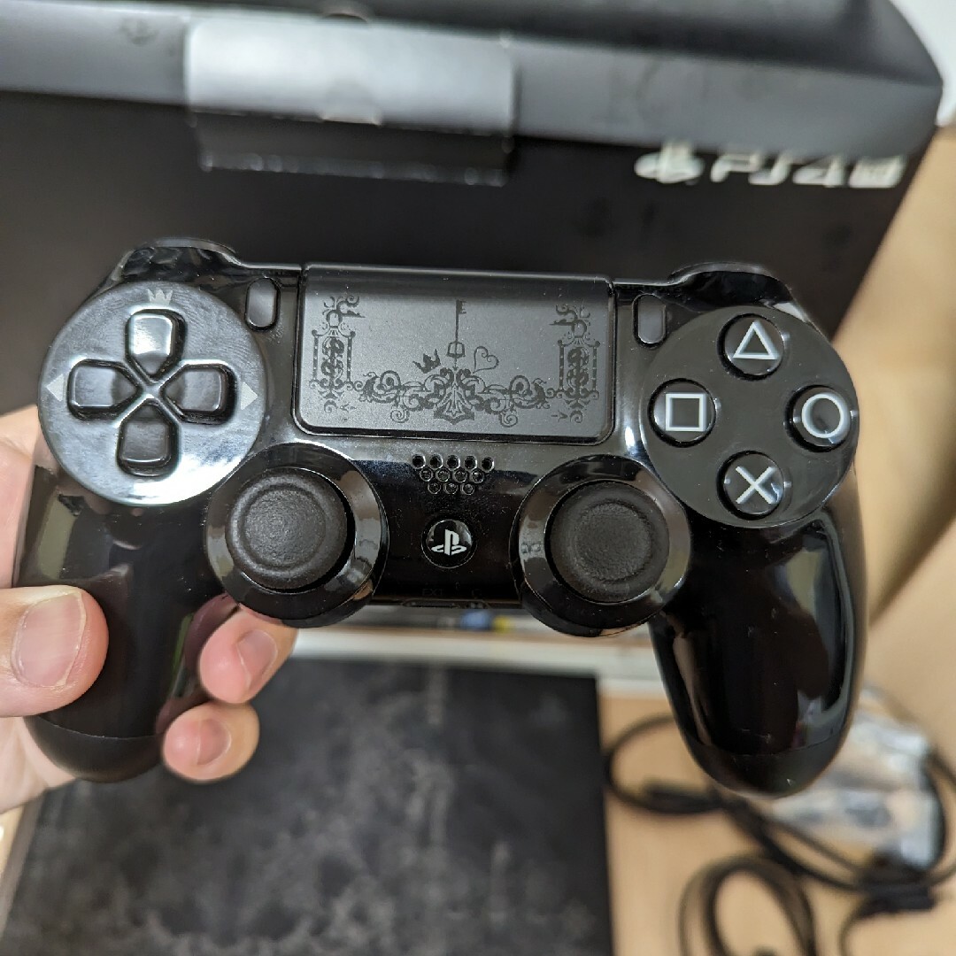 SONY PlayStation4 CUHJ-10025　KH3　限定　コラボ エンタメ/ホビーのゲームソフト/ゲーム機本体(家庭用ゲーム機本体)の商品写真