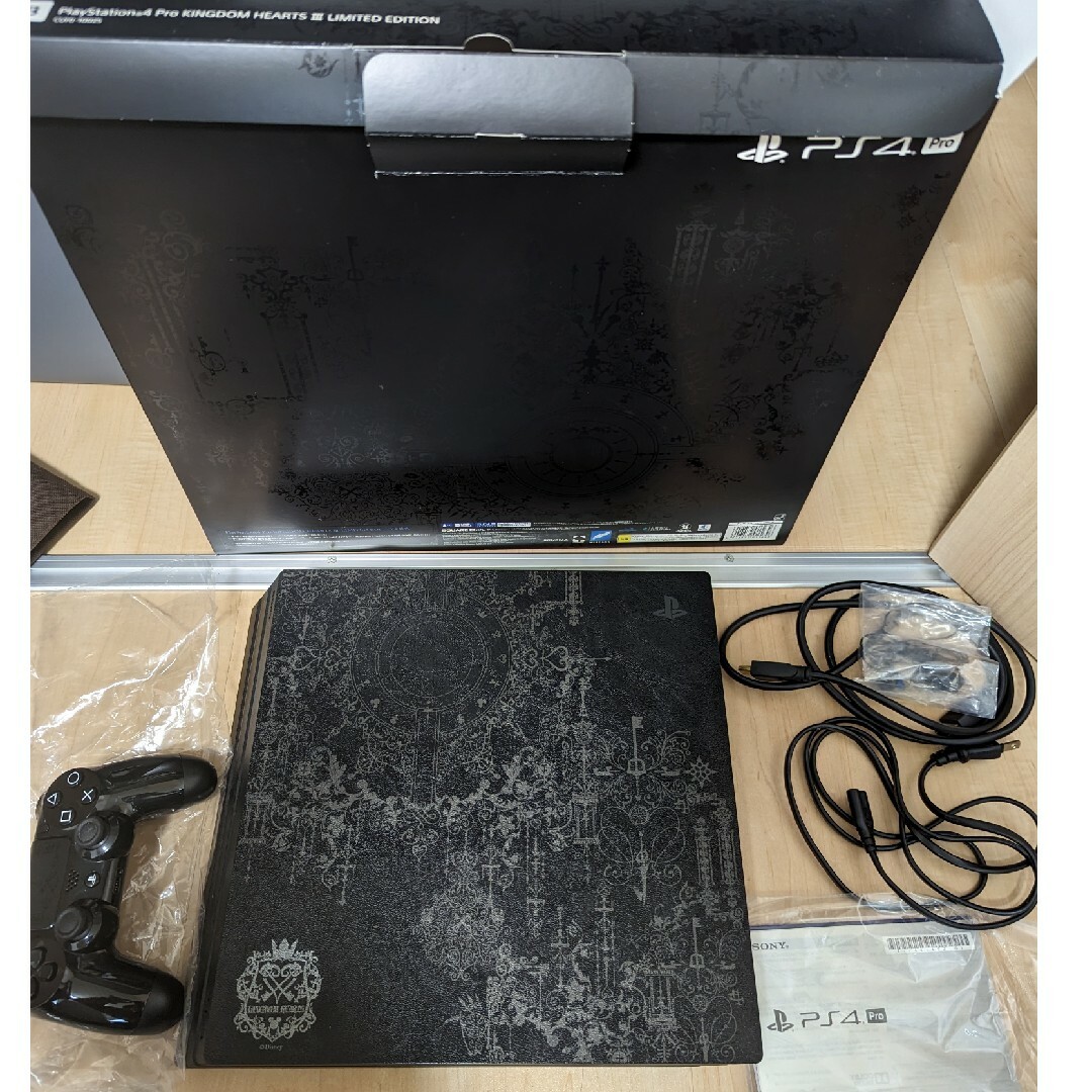 SONY PlayStation4 CUHJ-10025　KH3　限定　コラボ エンタメ/ホビーのゲームソフト/ゲーム機本体(家庭用ゲーム機本体)の商品写真