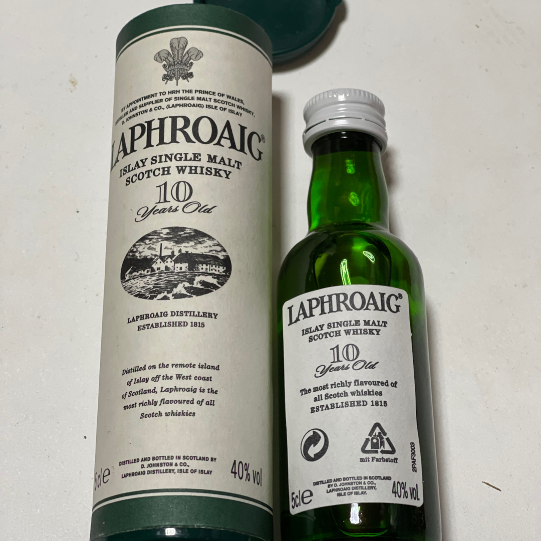 ラフロイグ　LAPHROAIG １０年　スコッチウイスキー　５０ml 食品/飲料/酒の酒(ウイスキー)の商品写真