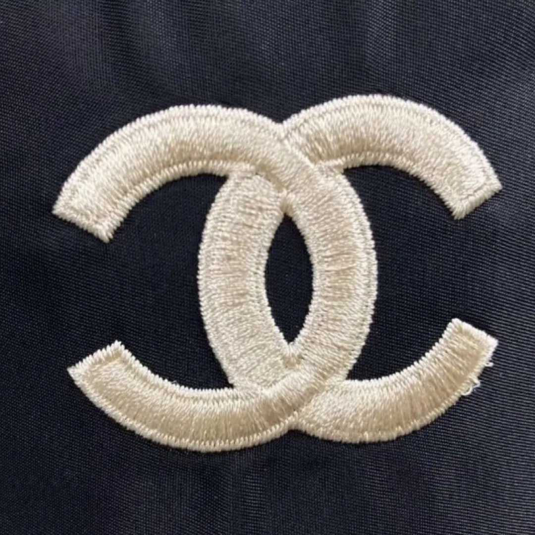 CHANEL(シャネル)の今日で削除！新品 CHANEL ノベルティ　バケットハット 帽子 レディースの帽子(ハット)の商品写真