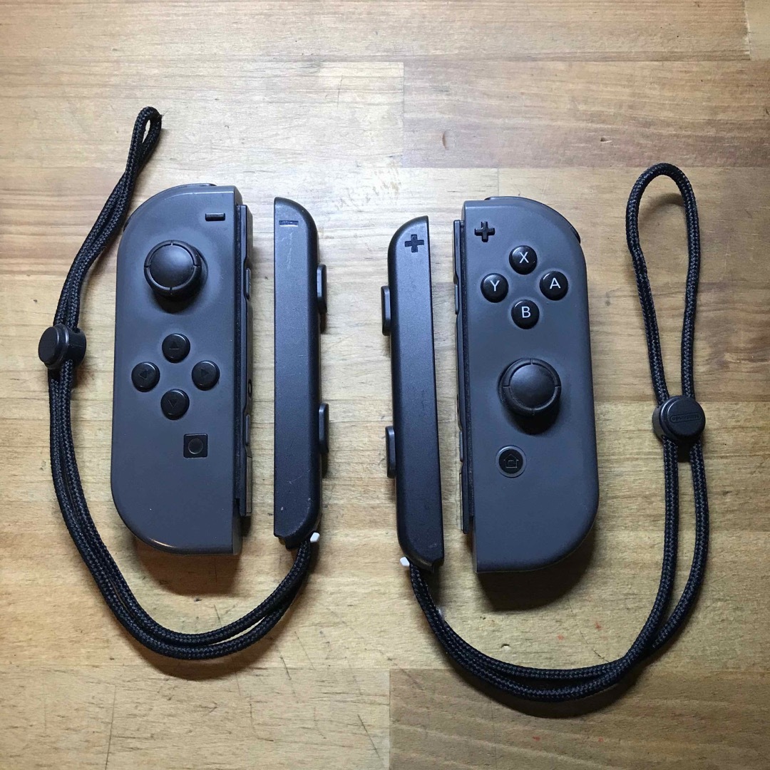 Nintendo Switch(ニンテンドースイッチ)の【ジャンク】純正　switch スイッチ　ジョイコンと付属品 エンタメ/ホビーのゲームソフト/ゲーム機本体(その他)の商品写真