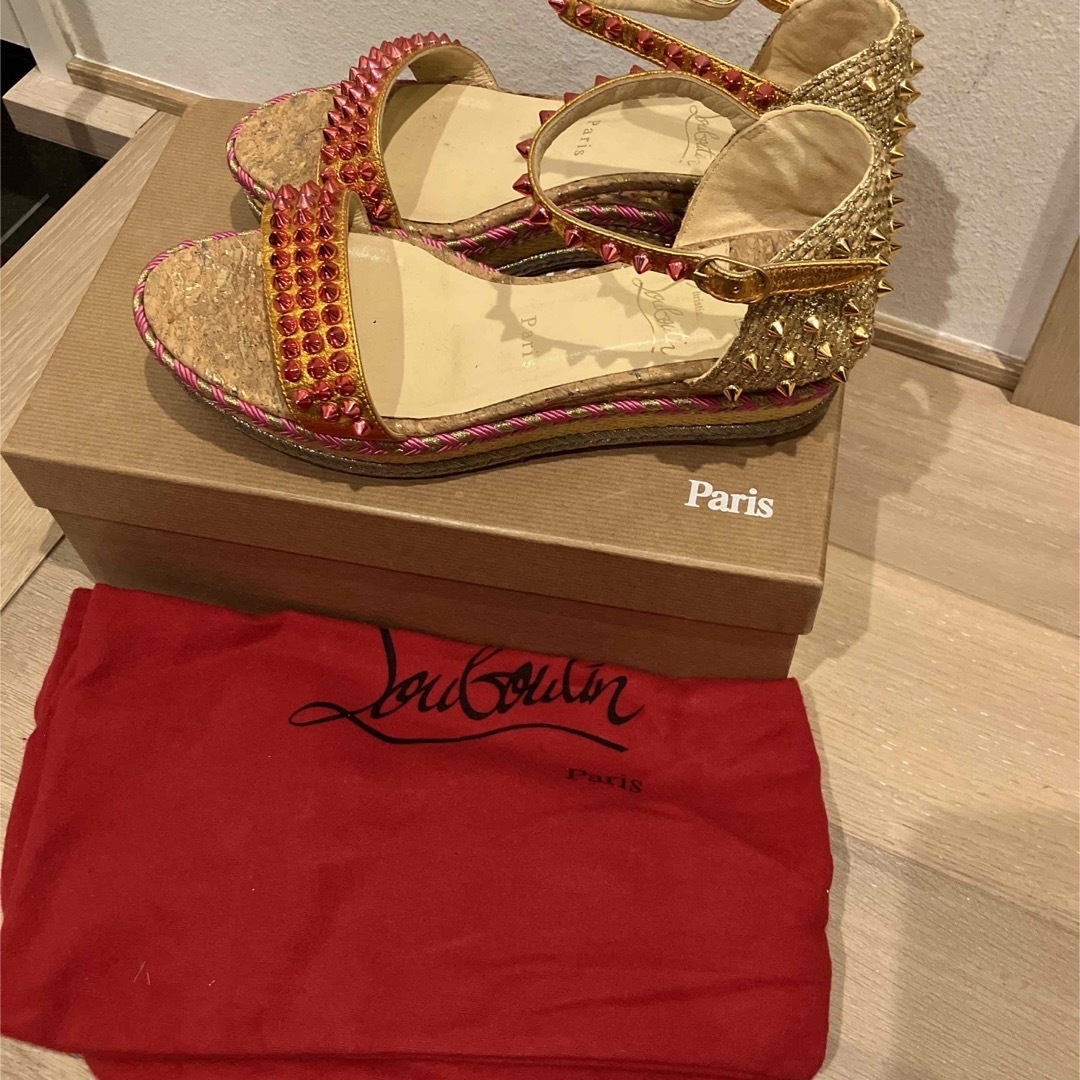 Christian Louboutin(クリスチャンルブタン)の美品　ルブタン  サンダル　マダモニカ　カタクロウ　ウエッジ　スタッズ　38 レディースの靴/シューズ(サンダル)の商品写真