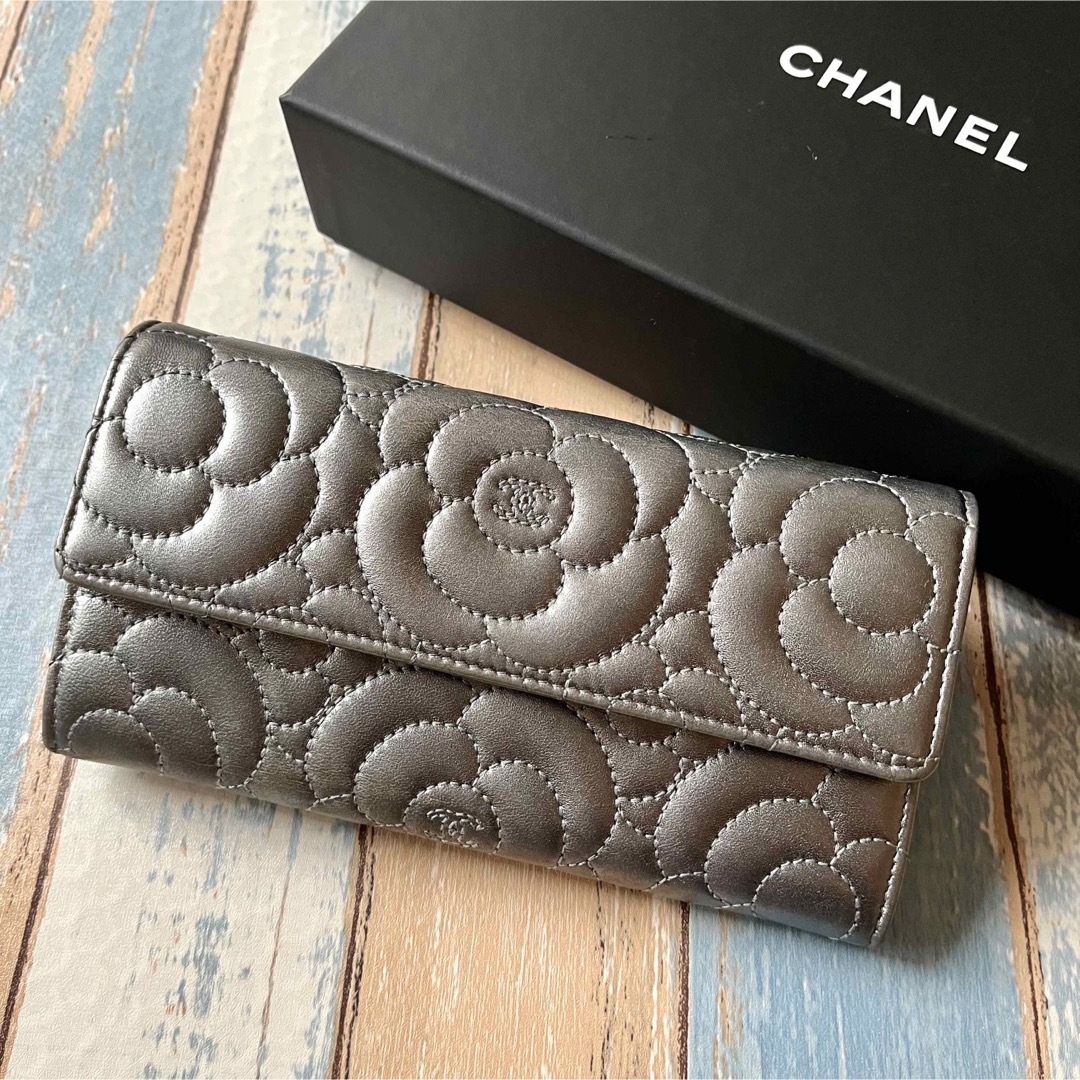 CHANEL - 美品CHANEL✴︎カメリア柄 長財布✴︎正規品 箱・保存袋付き
