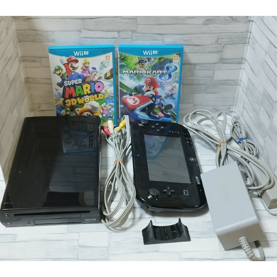 Wii U(ウィーユー)のWiiU　本体　おまけ付 エンタメ/ホビーのゲームソフト/ゲーム機本体(家庭用ゲーム機本体)の商品写真