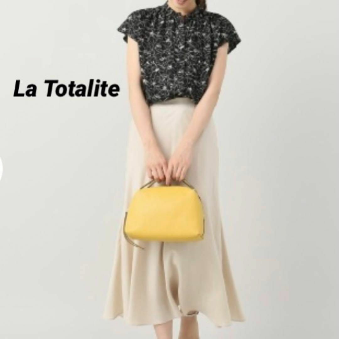 La TOTALITE(ラトータリテ)の【美品】ラトータリテ　ナシジプリントギャザーネックブラウス　比翼仕立て レディースのトップス(シャツ/ブラウス(半袖/袖なし))の商品写真