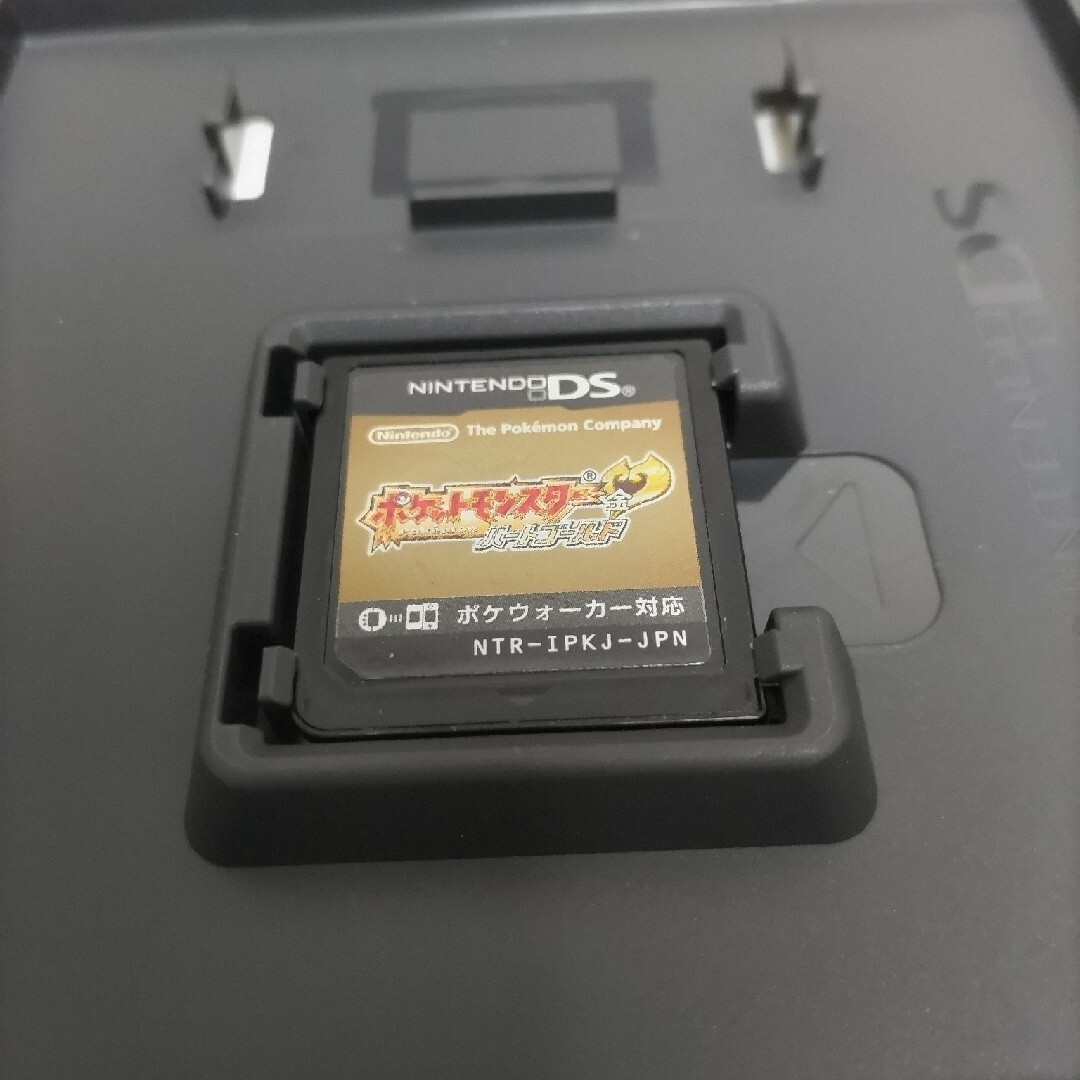 ポケモン(ポケモン)のポケットモンスター ハートゴールド DS(ポケウォーカー付) エンタメ/ホビーのゲームソフト/ゲーム機本体(携帯用ゲームソフト)の商品写真