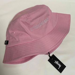 ステューシー(STUSSY)の海外限定　STUSSY ステューシー  デザインロゴ　バケットハット　ピンク(ハット)