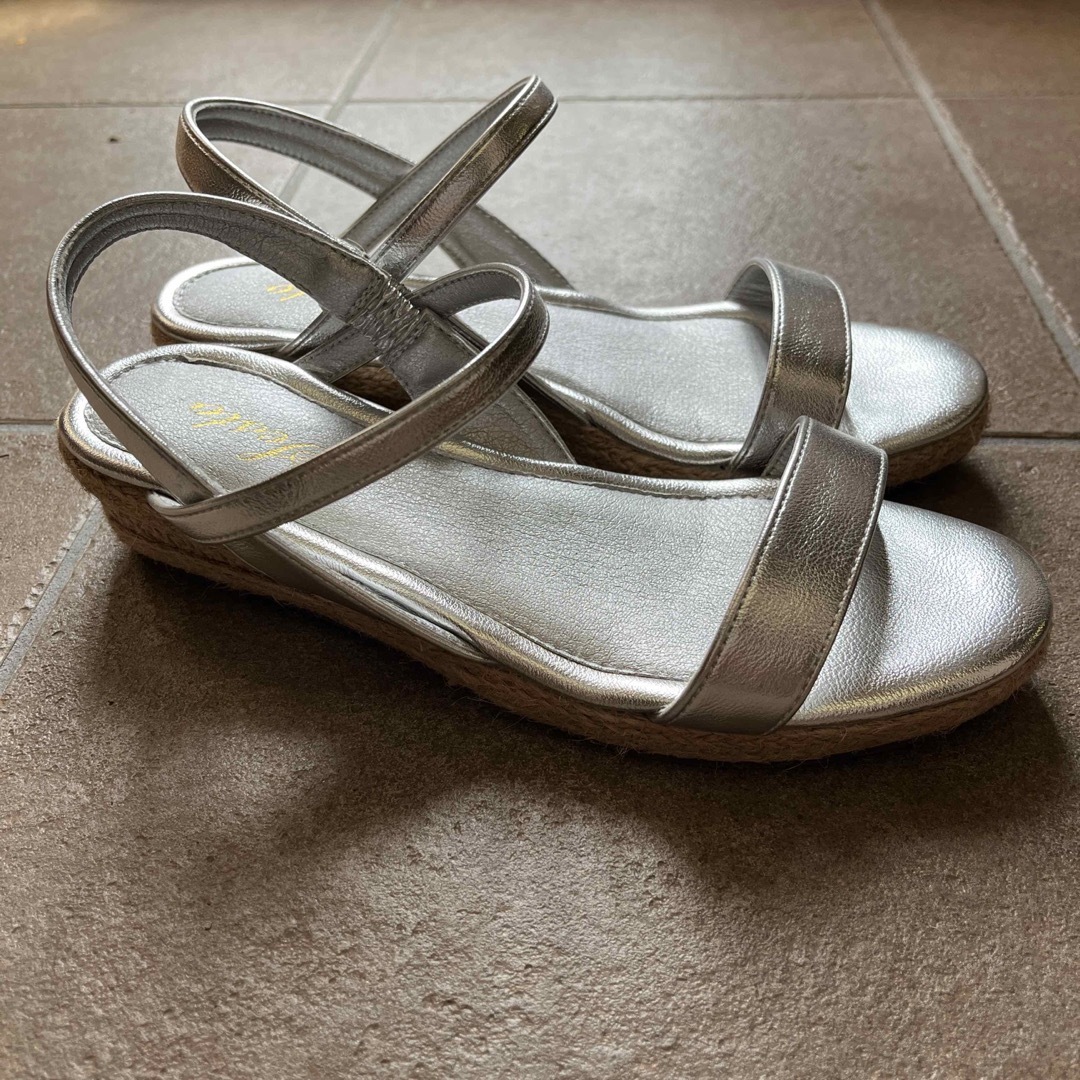 23SS春夏 歩きやすさ抜群のサンダル！ストラップで美脚効果も抜群のローヒールウ レディースの靴/シューズ(サンダル)の商品写真