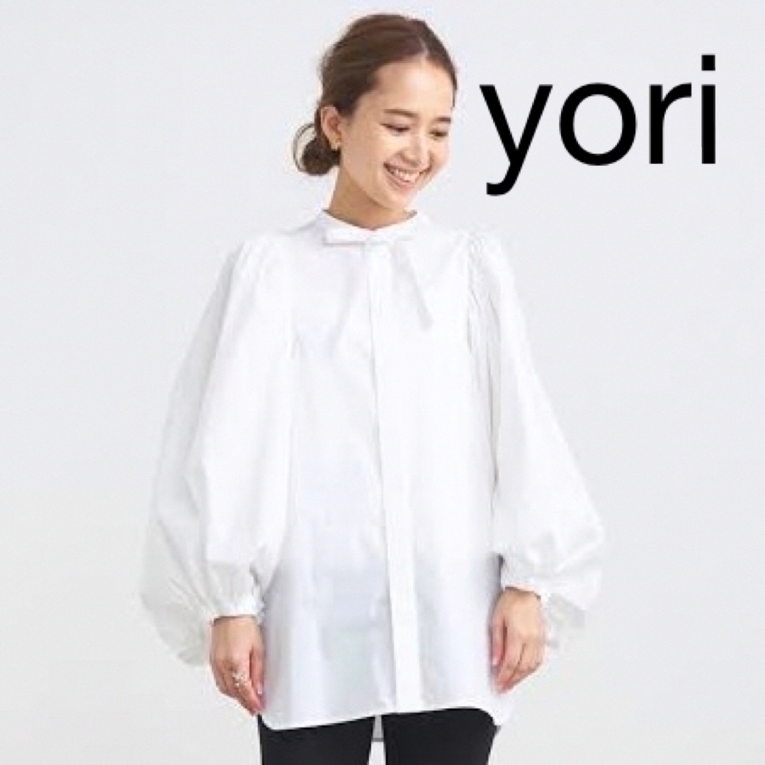 Drawer(ドゥロワー)の美品！yori パフスリーブブラウス！白！週末限定価格 レディースのトップス(シャツ/ブラウス(長袖/七分))の商品写真