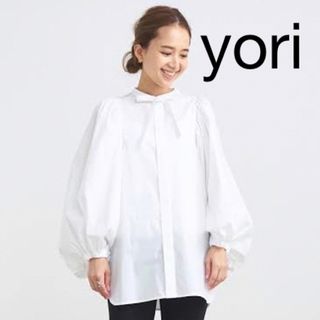 ドゥロワー(Drawer)の美品！yori パフスリーブブラウス！白！週末限定価格(シャツ/ブラウス(長袖/七分))