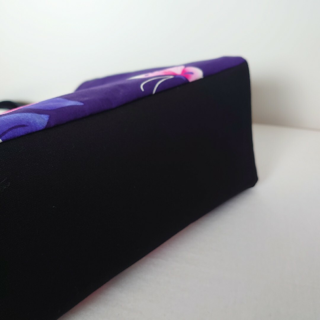 薫風バラ　サイドポケット　肩掛けトートバッグ　ハンドメイド ハンドメイドのファッション小物(バッグ)の商品写真