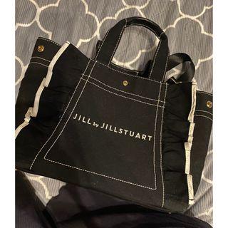 ジルバイジルスチュアート(JILL by JILLSTUART)のJILL BY JILLSTUART フリルトートバッグ 大 ブラック(トートバッグ)