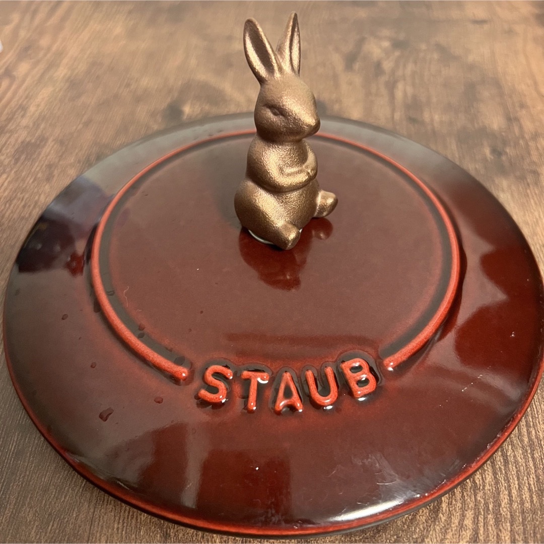 STAUB(ストウブ)の[海外限定/日本未発売] ローズゴールド/うさぎノブ STAUB インテリア/住まい/日用品のキッチン/食器(調理道具/製菓道具)の商品写真