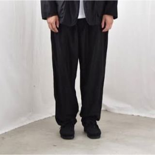 コモリ(COMOLI)のcomoli 21ss コットンサテンドローストリングパンツ　ブラック3コモリ (スラックス)