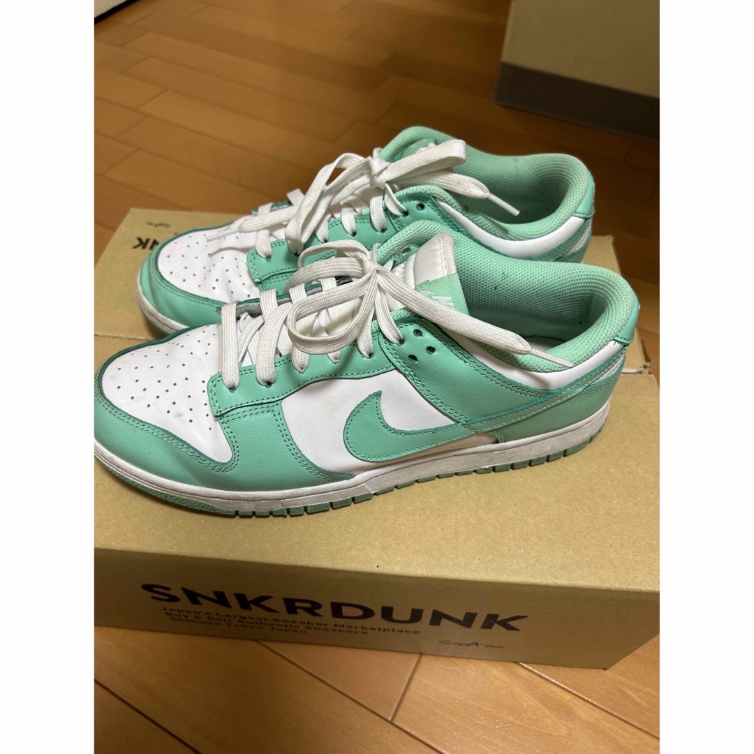 NIKE WMNS DUNK LOW "GREEN GLOW"スニーカー