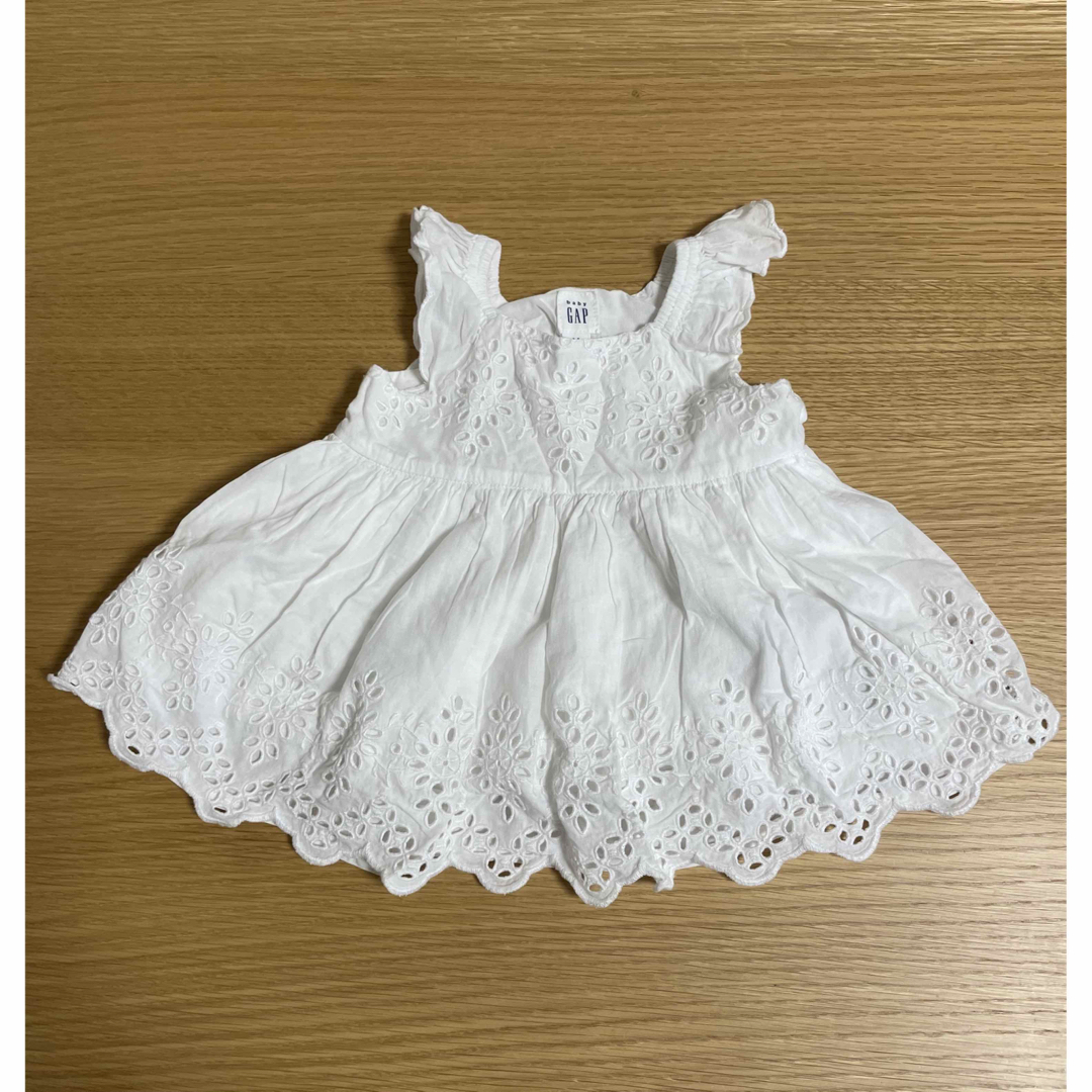 babyGAP(ベビーギャップ)の【babyGAP】アイレットドレス　ワンピース キッズ/ベビー/マタニティのベビー服(~85cm)(ワンピース)の商品写真