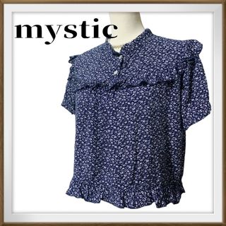 ミスティック(mystic)のmystic 小花模様　パフスリーブ　ストレッチ　フリル付き　トップス　紺系　Ｍ(シャツ/ブラウス(半袖/袖なし))