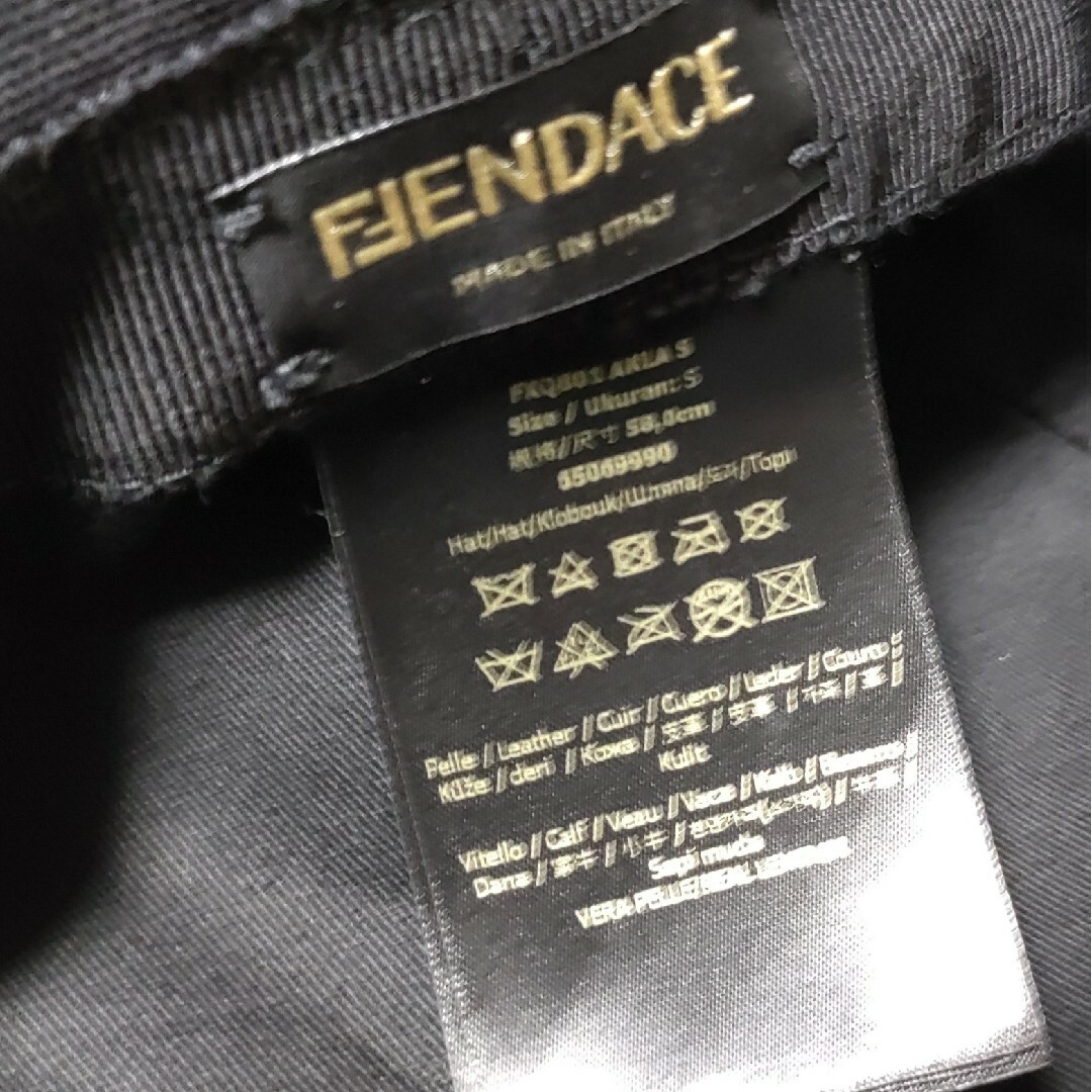 FENDI(フェンディ)の定価77000円　美品　フェンディ　ヴェルサーチ　コラボ　バケット　ハット メンズの帽子(ハット)の商品写真