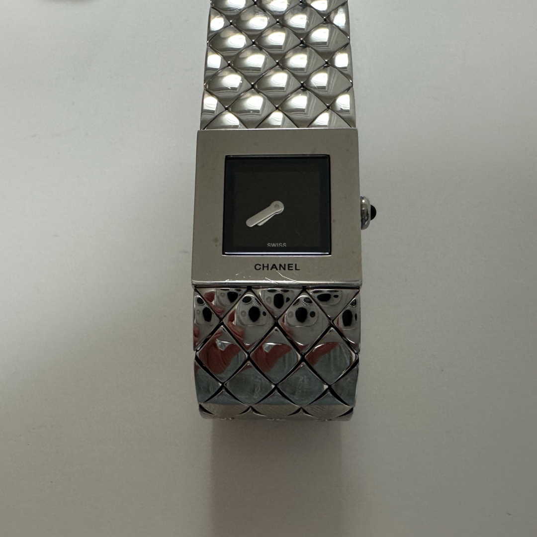 CHANEL(シャネル)のシャネル マトラッセ シルバー ステンレススチール レディース CHANEL レディースのファッション小物(腕時計)の商品写真
