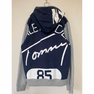 トミーヒルフィガー(TOMMY HILFIGER)のTOMMY HILFIGER /フルジップパーカー バックプリント(パーカー)