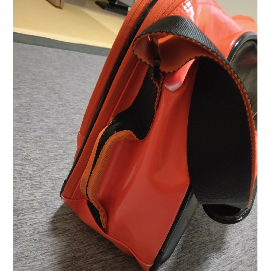 NIKE(ナイキ)のナイキエナメルバック レディースのバッグ(ショルダーバッグ)の商品写真