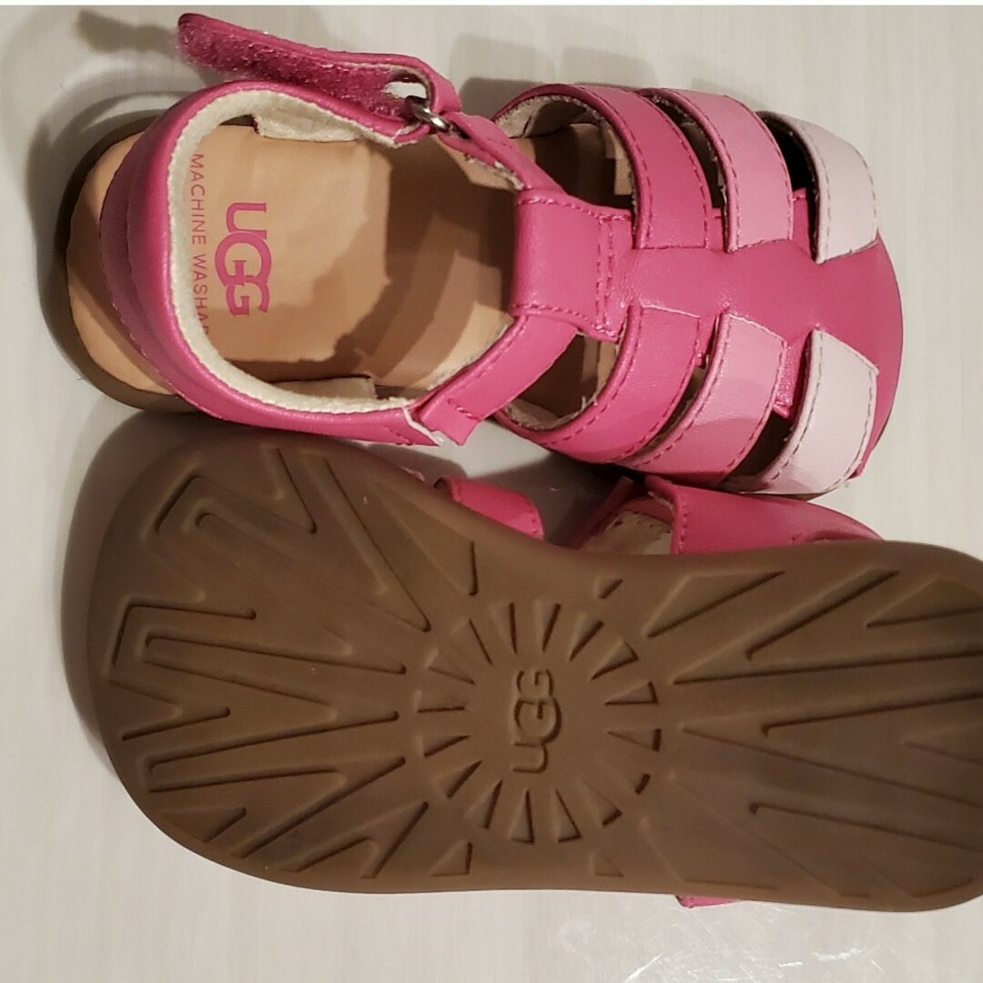 UGG(アグ)のUGG 13.5cm ピンク 女の子 サンダル アグ キッズ/ベビー/マタニティのベビー靴/シューズ(~14cm)(サンダル)の商品写真