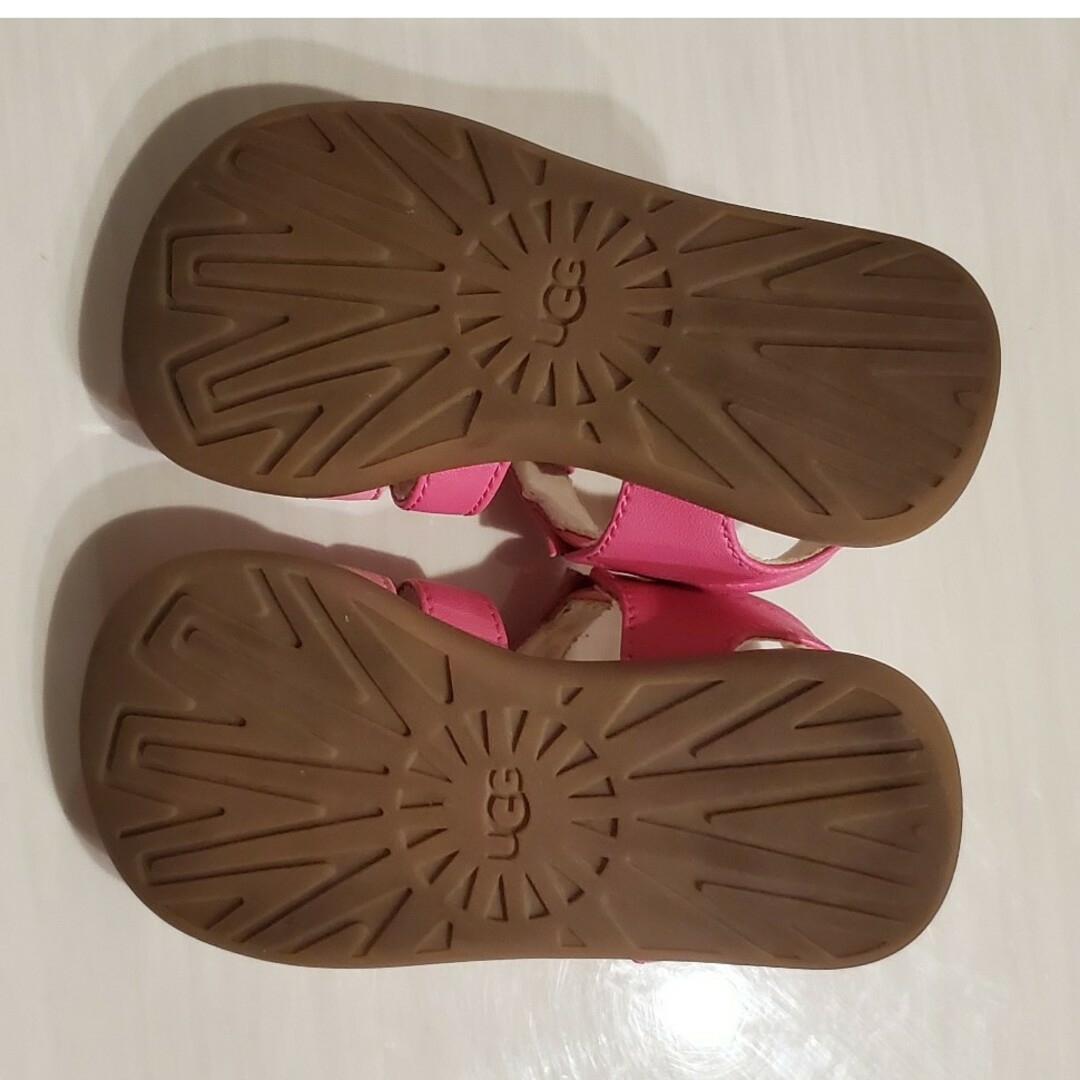 UGG(アグ)のUGG 13.5cm ピンク 女の子 サンダル アグ キッズ/ベビー/マタニティのベビー靴/シューズ(~14cm)(サンダル)の商品写真