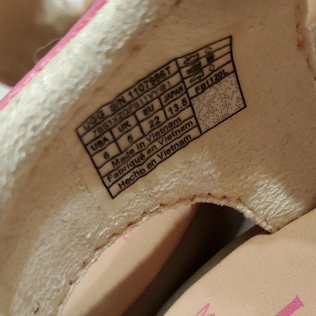 UGG(アグ)のUGG 13.5cm ピンク 女の子 サンダル アグ キッズ/ベビー/マタニティのベビー靴/シューズ(~14cm)(サンダル)の商品写真