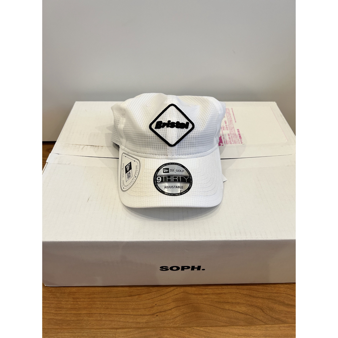 F.C.R.B.(エフシーアールビー)の新品 FCRB NEW ERA EMBLEM 9THIRTY CAP WHITE メンズの帽子(キャップ)の商品写真