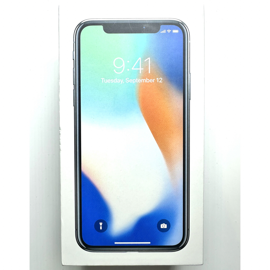 iPhone(アイフォーン)の【純正バッテリー交換済】iPhoneX 64GB SIMフリー シルバー スマホ/家電/カメラのスマートフォン/携帯電話(スマートフォン本体)の商品写真