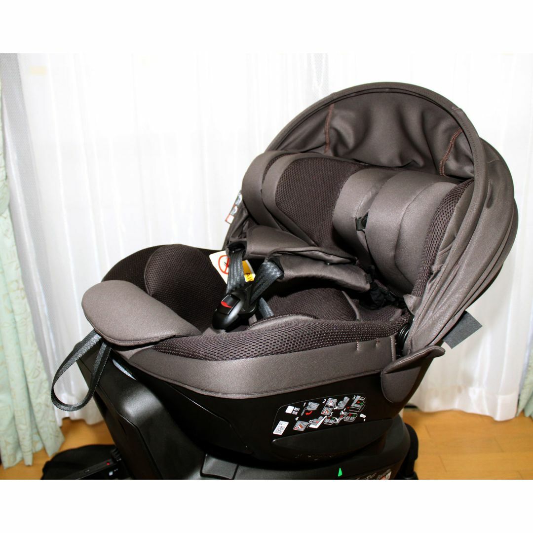 超美品 エールベベ３６０度回転クルットＲリシェISOFIX◇ダークモカ◇新生児～