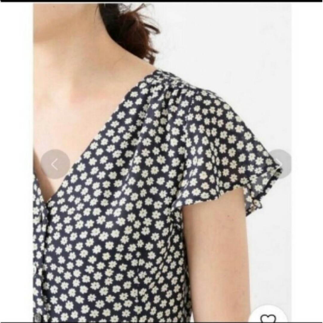美品】IENA 《追加》レトロフラワー 前ボタンVネックブラウス www