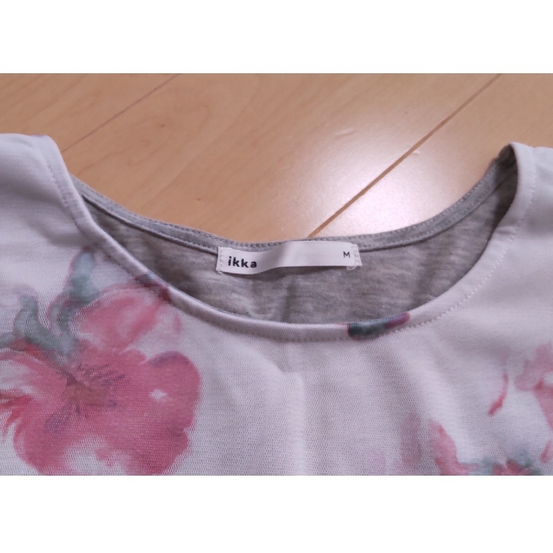 ikka(イッカ)のikka フラワートップス 半袖シャツ M レディースのトップス(Tシャツ(半袖/袖なし))の商品写真
