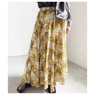 アメリヴィンテージ(Ameri VINTAGE)のAMERI ADAM VOLUME SKIRT イエロー　ロングスカート(ロングスカート)