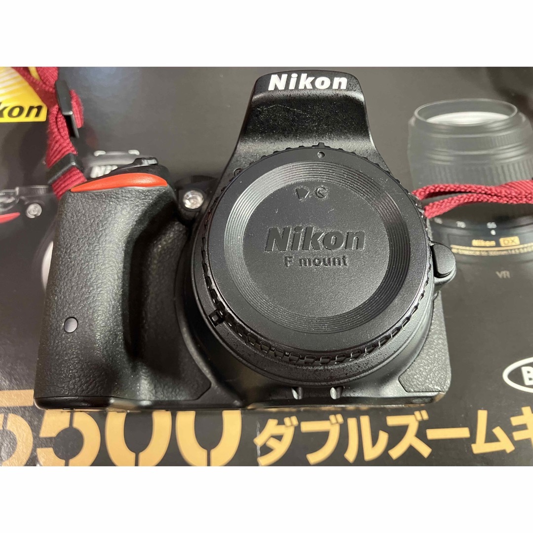 Nikon(ニコン)のNikon D5500 ダブルズームキット BLACK スマホ/家電/カメラのカメラ(デジタル一眼)の商品写真