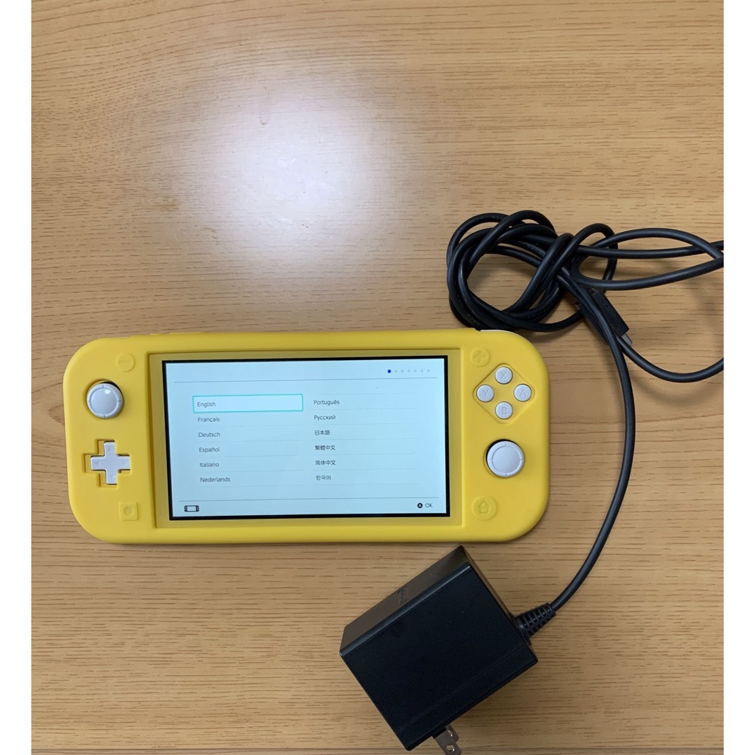 Nintendo Switch(ニンテンドースイッチ)の（中古）Nintendo Switch Lite イエロー　3点セット エンタメ/ホビーのゲームソフト/ゲーム機本体(家庭用ゲーム機本体)の商品写真