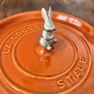 ストウブ(STAUB)の[海外限定/日本未発売] マットシルバー/うさぎノブ STAUB(調理道具/製菓道具)