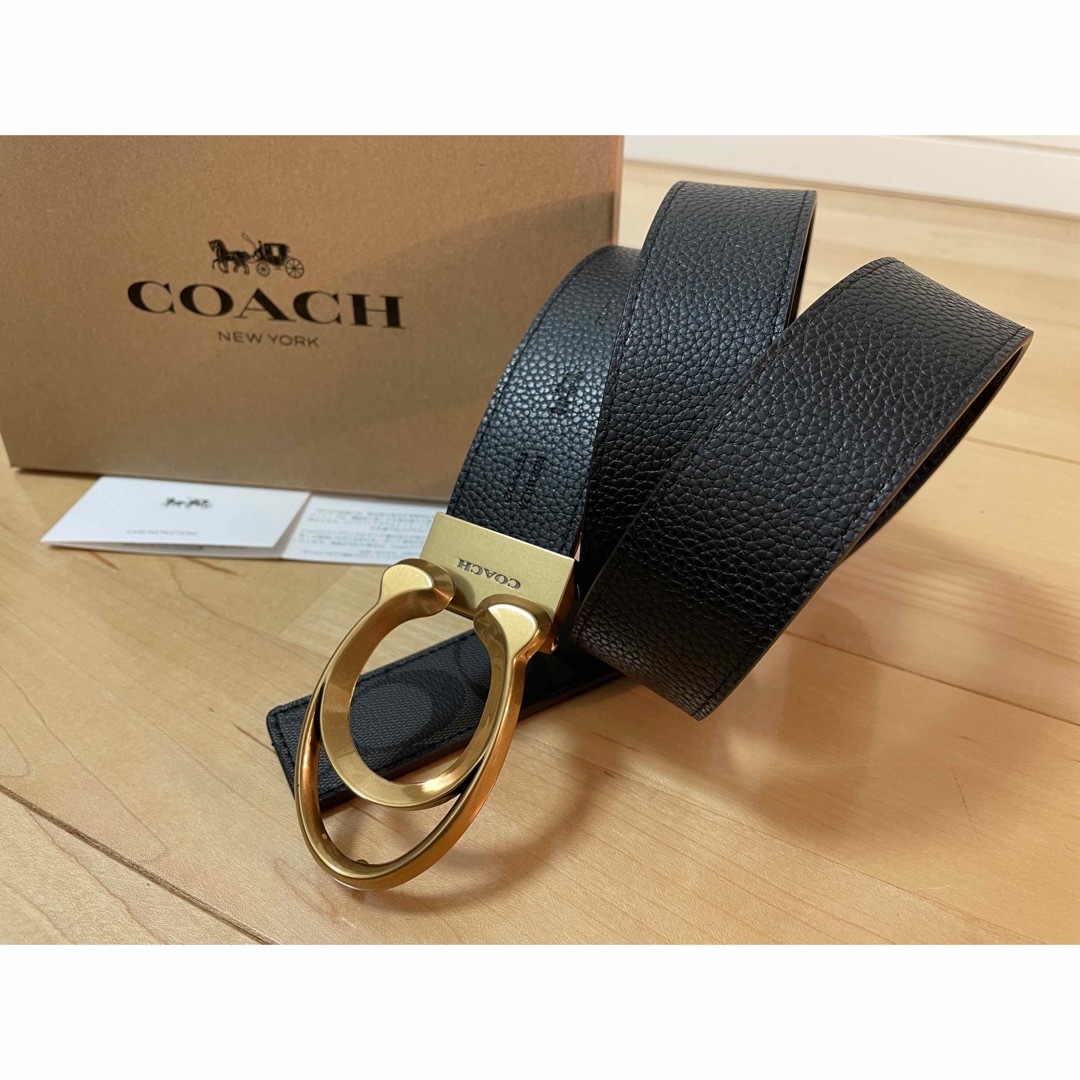 COACH(コーチ)の新品正規品コーチスカルプテッドシグネチャーフリーサイズベルト メンズのファッション小物(ベルト)の商品写真