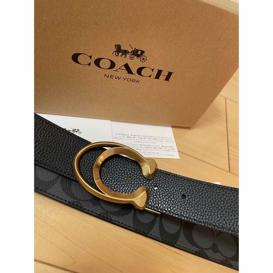 COACH(コーチ)の新品正規品コーチスカルプテッドシグネチャーフリーサイズベルト メンズのファッション小物(ベルト)の商品写真