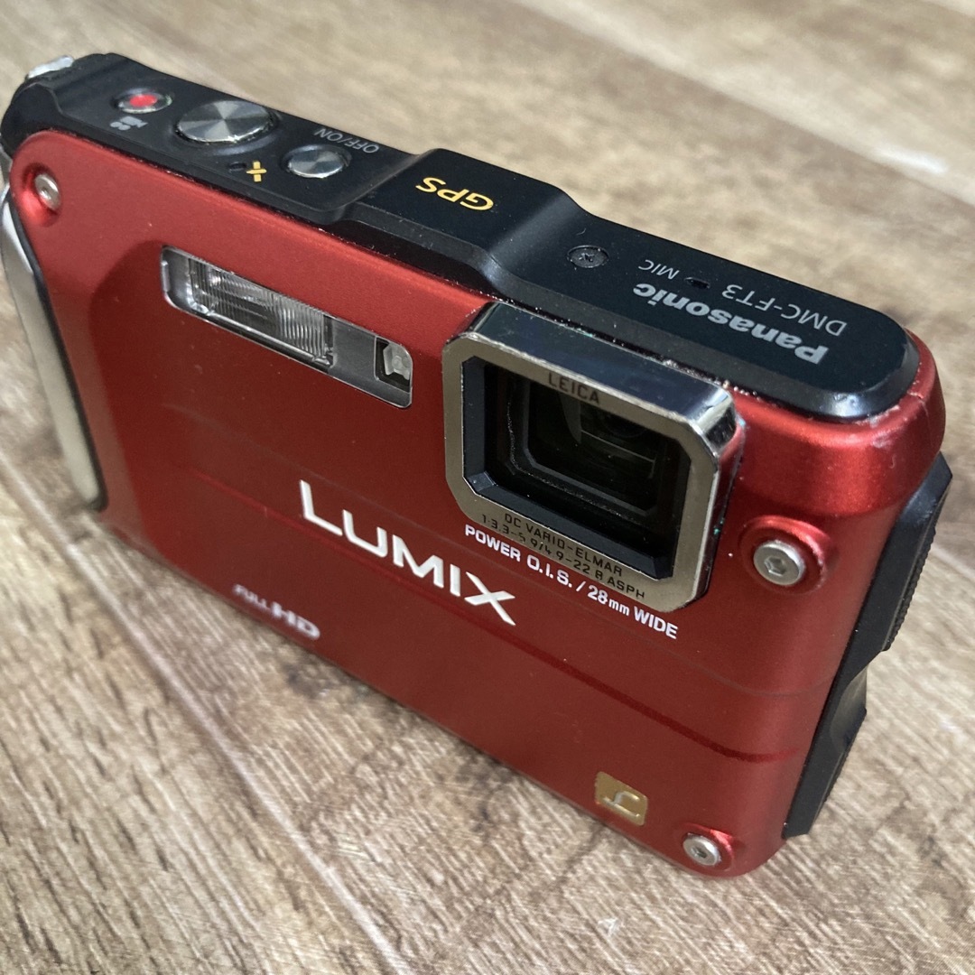 Panasonic(パナソニック)のPanasonic LUMIX DMC-FT3 -R (スパーキーレッド) スマホ/家電/カメラのカメラ(コンパクトデジタルカメラ)の商品写真