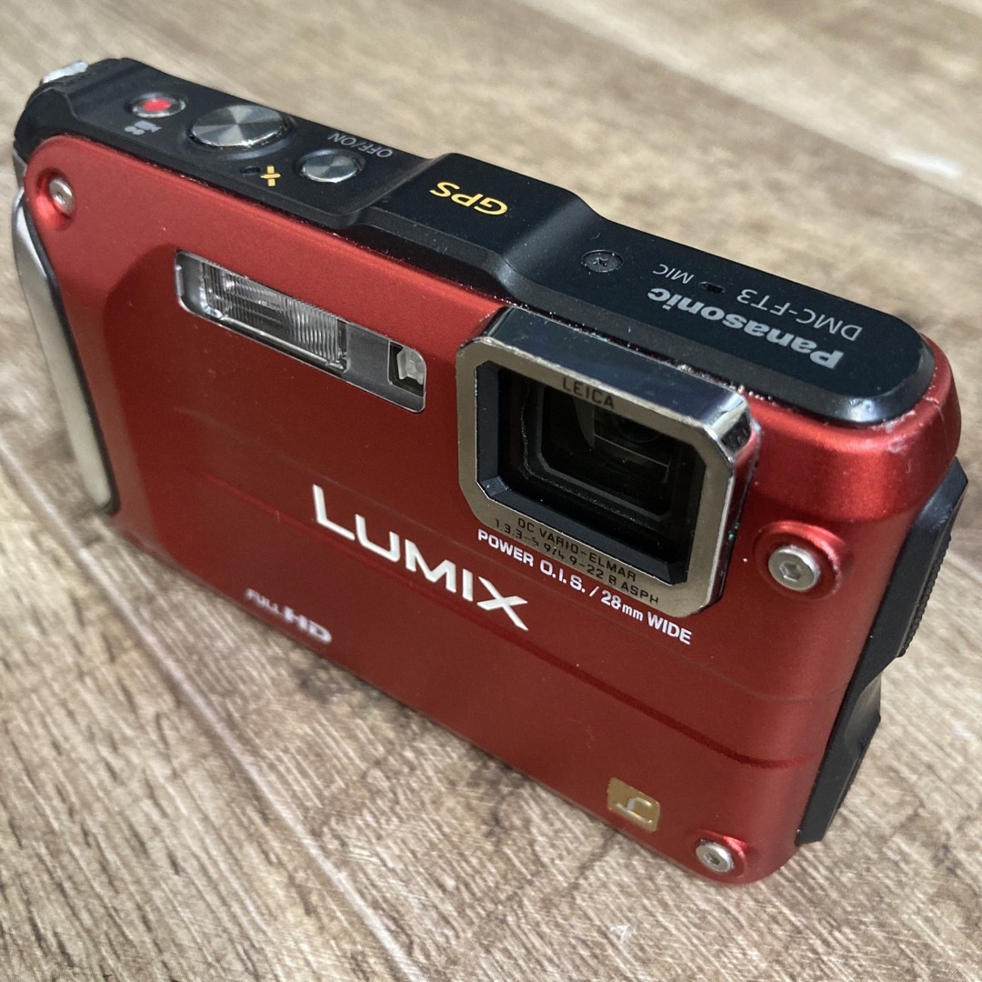 Panasonic(パナソニック)のPanasonic LUMIX DMC-FT3 -R (スパーキーレッド) スマホ/家電/カメラのカメラ(コンパクトデジタルカメラ)の商品写真