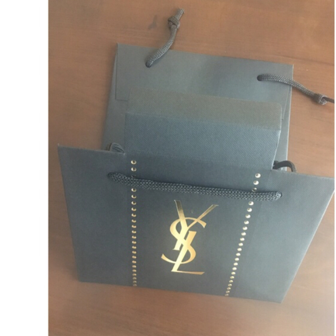 Yves Saint Laurent(イヴサンローラン)のイヴ・サンローラン　袋　ギフトバック　ショップ袋　ショッパー　紙袋　 レディースのバッグ(ショップ袋)の商品写真