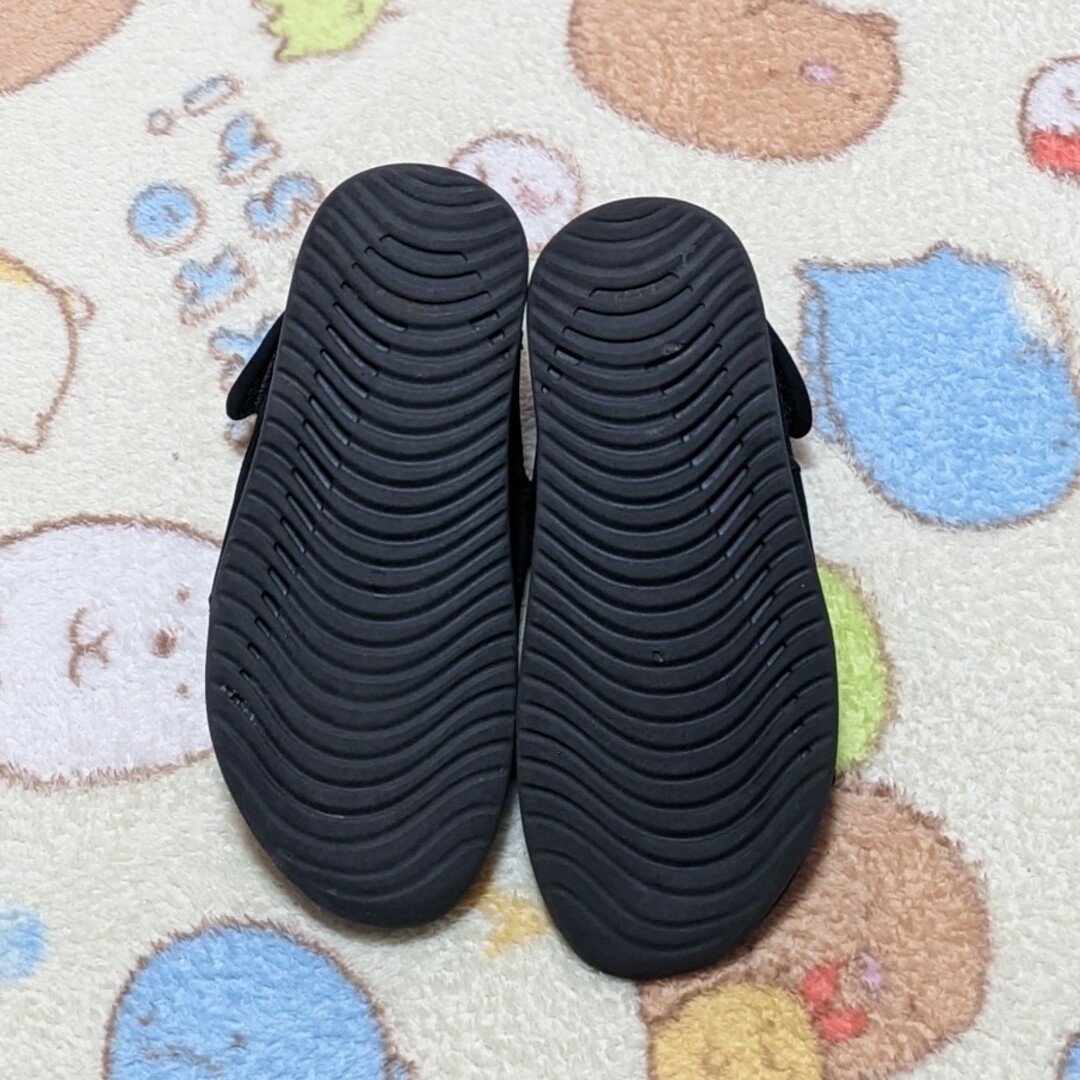 NIKE(ナイキ)のナイキ　サンダル　黒　18センチ キッズ/ベビー/マタニティのキッズ靴/シューズ(15cm~)(サンダル)の商品写真